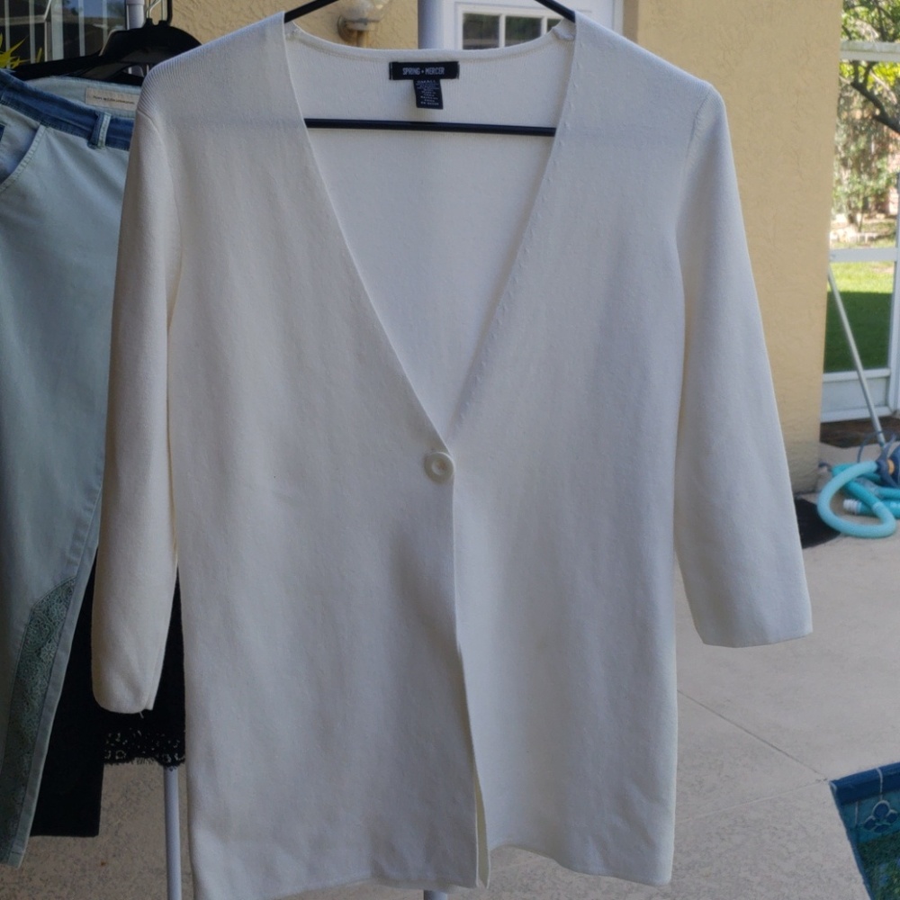 Adorable cardigan in great condition